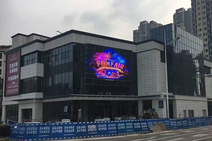 Transparent screen application of glass curtain wall